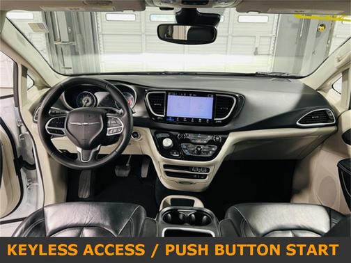 2022 Chrysler Pacifica Touring-L