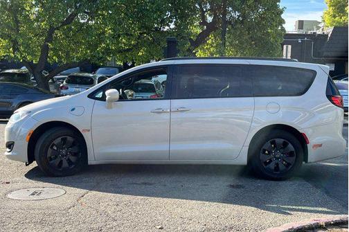 2020 Chrysler Pacifica Hybrid Touring L