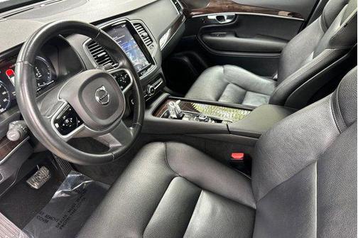 2019 Volvo XC90 Hybrid T8 Momentum