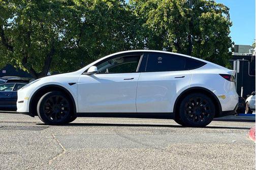 2022 Tesla Model Y Long Range Dual Motor All-Wheel Drive