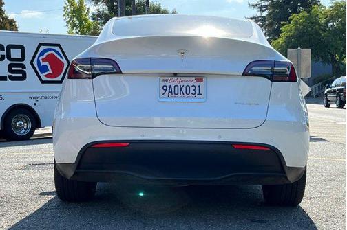 2022 Tesla Model Y Long Range Dual Motor All-Wheel Drive
