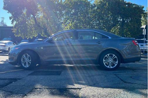 2017 Ford Taurus SEL