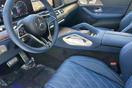Cirrus Silver Metallic 2026 Mercedes-Benz Maybach GLS 600 4MATIC