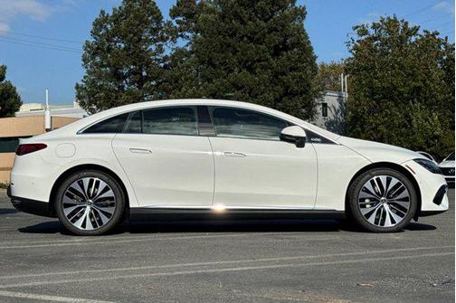 2026 Mercedes-Benz EQE 320 320