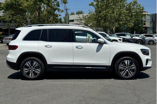 2025 Mercedes-Benz GLB 250 4MATIC
