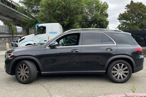 Obsidian Black Metallic 2026 Mercedes-Benz GLE 350 4MATIC