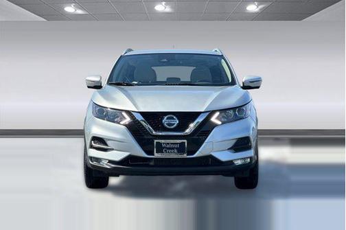 Brilliant Silver Metallic 2022 Nissan Rogue Sport SV