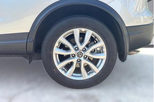 Brilliant Silver Metallic 2022 Nissan Rogue Sport SV