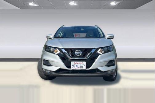 Brilliant Silver Metallic 2022 Nissan Rogue Sport SV