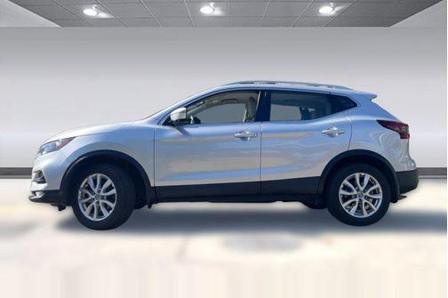 Brilliant Silver Metallic 2022 Nissan Rogue Sport SV