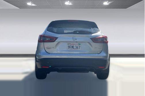 Brilliant Silver Metallic 2022 Nissan Rogue Sport SV