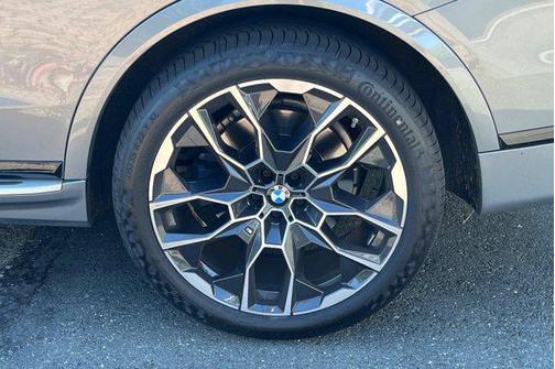 Skyscraper Grey Metallic 2024 BMW X7 xDrive40i