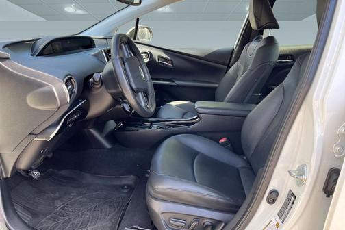 Blizzard Pearl 2020 Toyota Prius XLE