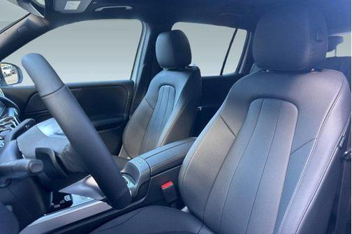 Polar White 2026 Mercedes-Benz GLB 250 Base