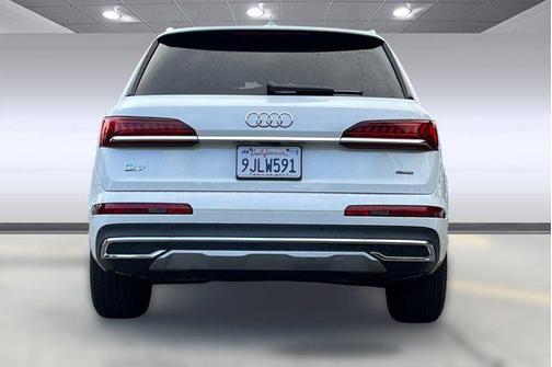 2024 Audi Q7 45 Premium Plus