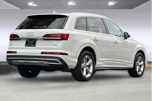 2024 Audi Q7 45 Premium Plus