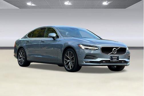 2018 Volvo S90 T5 Momentum