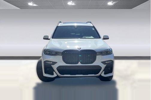Mineral White Metallic 2022 BMW X7 xDrive40i