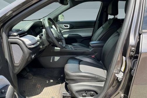 Granite Crystal Metallic Clearcoat 2023 Jeep Compass Latitude