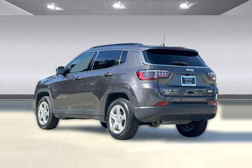 Granite Crystal Metallic Clearcoat 2023 Jeep Compass Latitude