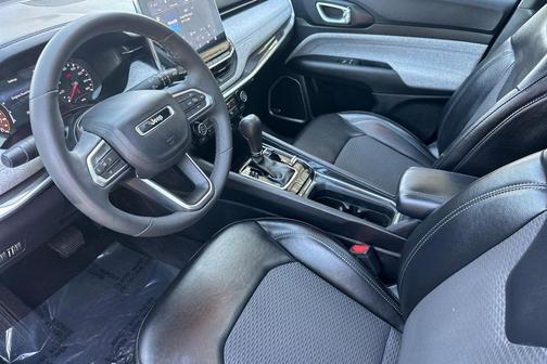 Granite Crystal Metallic Clearcoat 2023 Jeep Compass Latitude