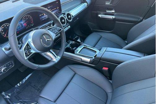 Polar White 2026 Mercedes-Benz GLB 250 Base