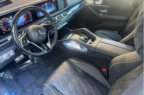 MANUFAKTUR Moonlight White Metallic 2026 Mercedes-Benz Maybach GLS 600 4MATIC