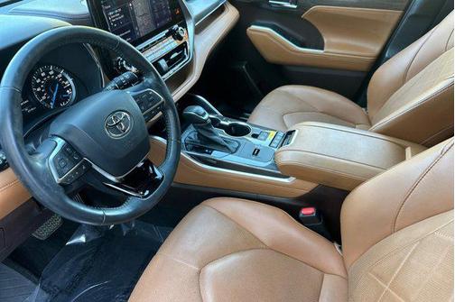 2021 Toyota Highlander Hybrid Platinum