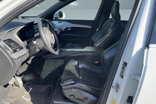 Crystal White Pearl Metallic 2019 Volvo XC90 T6 R-Design
