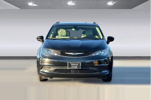 2021 Chrysler Voyager LXI