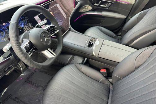 Solid colour plain black 2026 Mercedes-Benz EQS 450 4MATIC