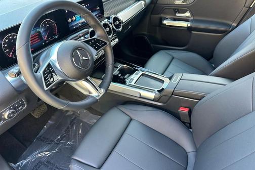 Polar White 2026 Mercedes-Benz GLB 250 Base