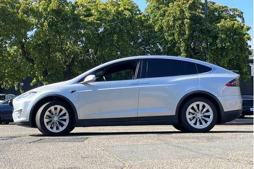 2017 Tesla Model X 75D
