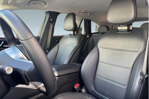 2025 Mercedes-Benz GLC 350e Base