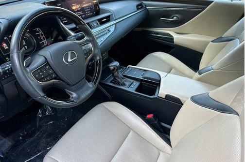 2019 Lexus ES 300h Base