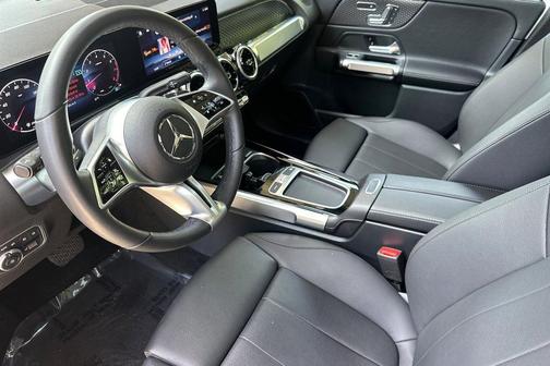 Polar White 2026 Mercedes-Benz GLB 250 Base