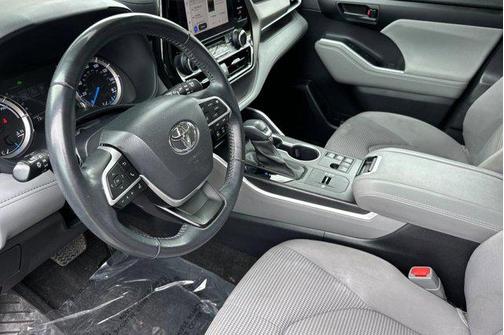 Midnight Black Metallic 2023 Toyota Highlander Hybrid LE