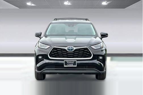 Midnight Black Metallic 2023 Toyota Highlander Hybrid LE