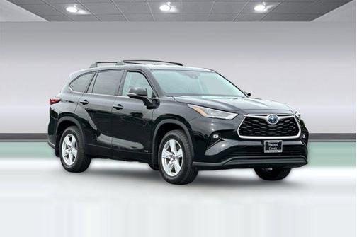 Midnight Black Metallic 2023 Toyota Highlander Hybrid LE