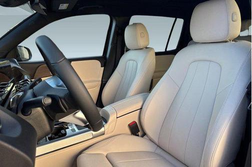 Night Black 2026 Mercedes-Benz GLB 250 Base