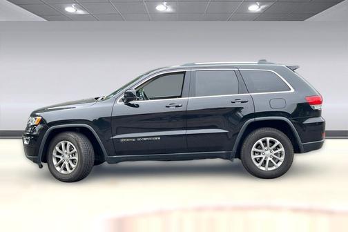 Diamond Black Crystal Pearlcoat 2021 Jeep Grand Cherokee Laredo