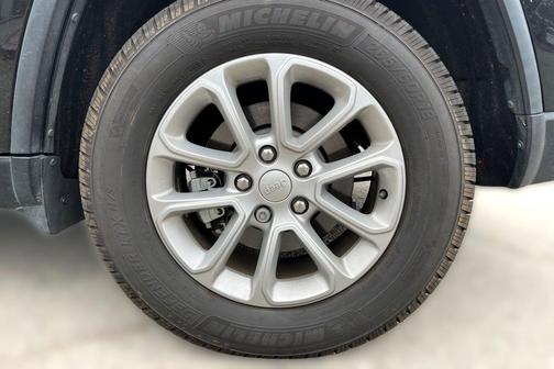 Diamond Black Crystal Pearlcoat 2021 Jeep Grand Cherokee Laredo