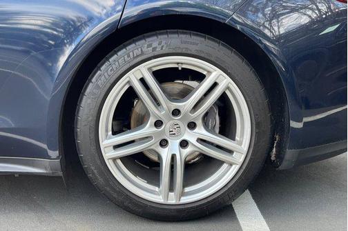 2018 Porsche Panamera 4