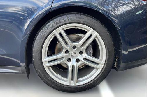 2018 Porsche Panamera 4