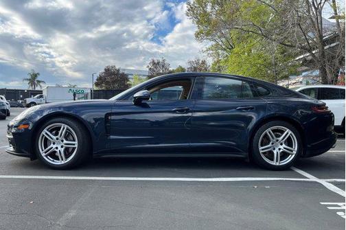 2018 Porsche Panamera 4