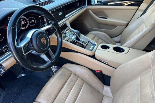 2018 Porsche Panamera 4