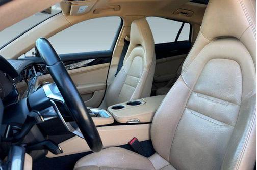 2018 Porsche Panamera 4