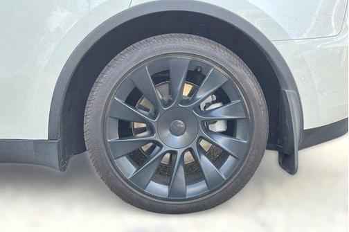 2022 Tesla Model Y Long Range Dual Motor All-Wheel Drive