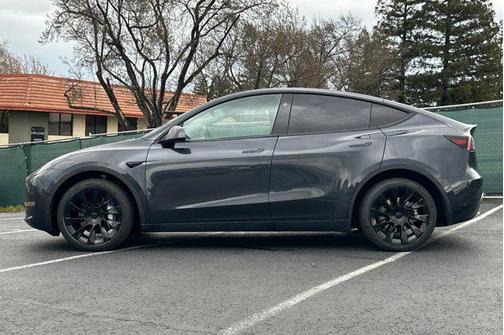 2024 Tesla Model Y Long Range Single Motor Rear-Wheel Drive