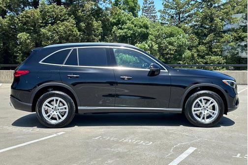 2025 Mercedes-Benz GLC 300 Base
